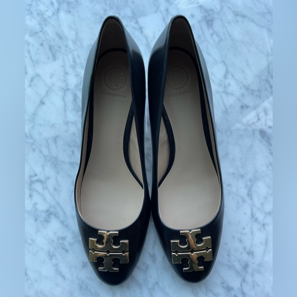 TORY BIRCH Raleigh Heel Pump in Black Leather  NIB Size 7.